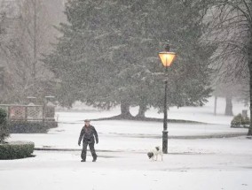 英国降雪预报警告称，三次“突发天气事件”可能带来北极风暴